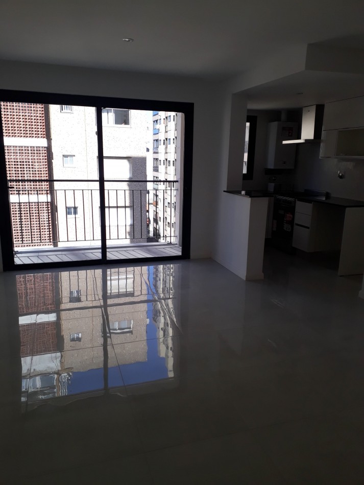 TRES AMB. CON COCHERA Y TERRAZA A ESTRENAR