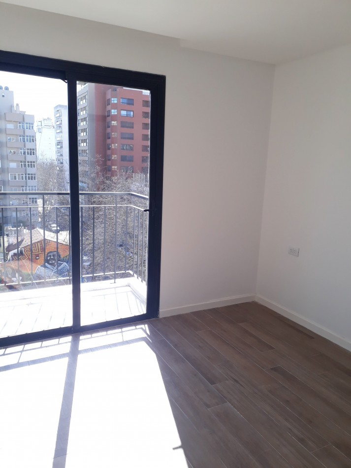 TRES AMB. CON COCHERA Y TERRAZA A ESTRENAR