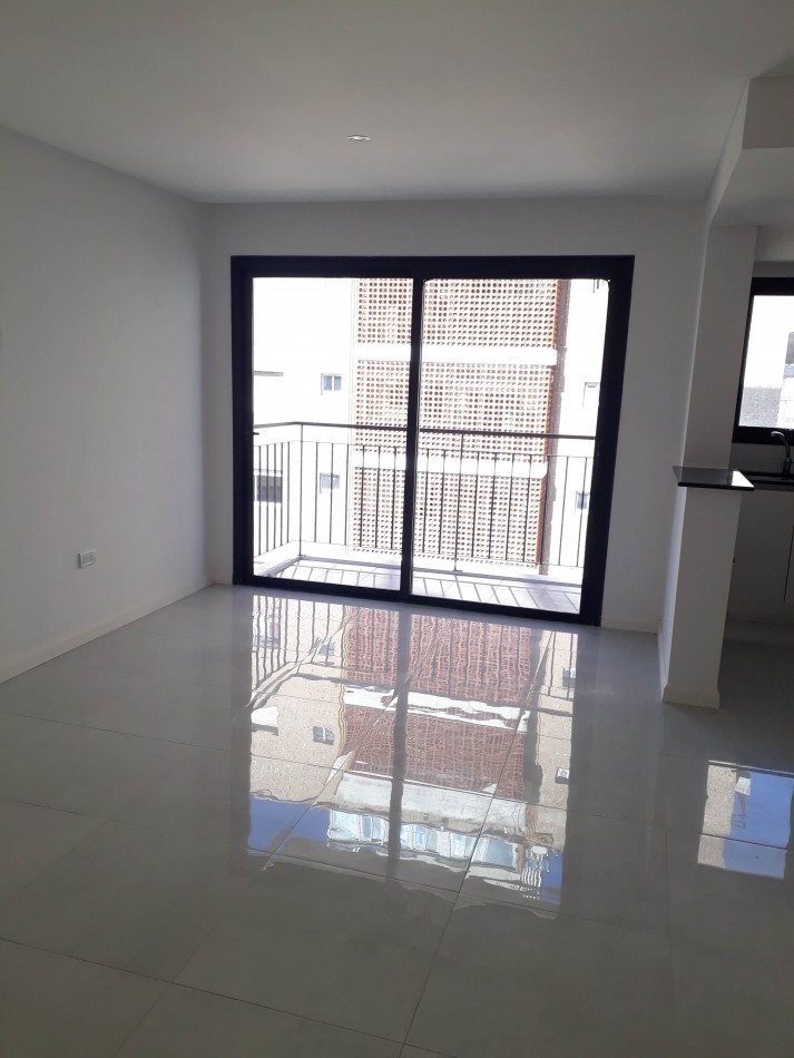 TRES AMB. CON COCHERA Y TERRAZA A ESTRENAR