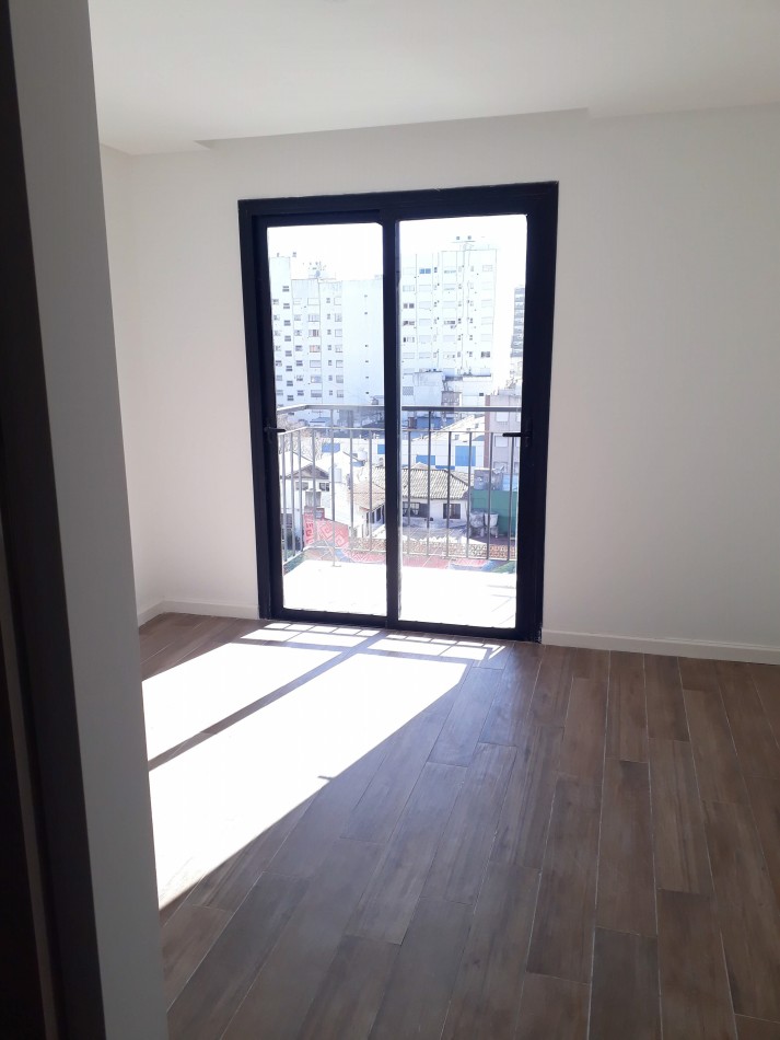 TRES AMB. CON COCHERA Y TERRAZA A ESTRENAR