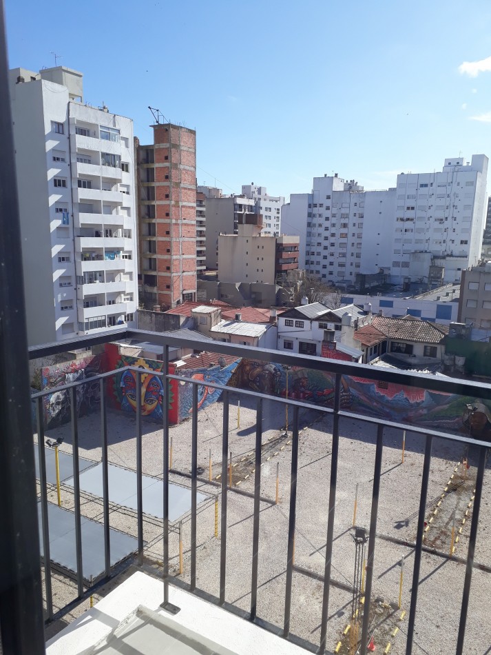 TRES AMB. CON COCHERA Y TERRAZA A ESTRENAR
