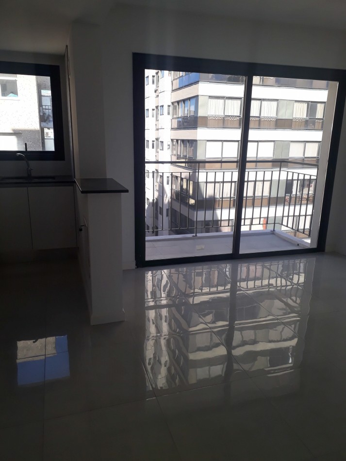 TRES AMB. CON COCHERA Y TERRAZA A ESTRENAR