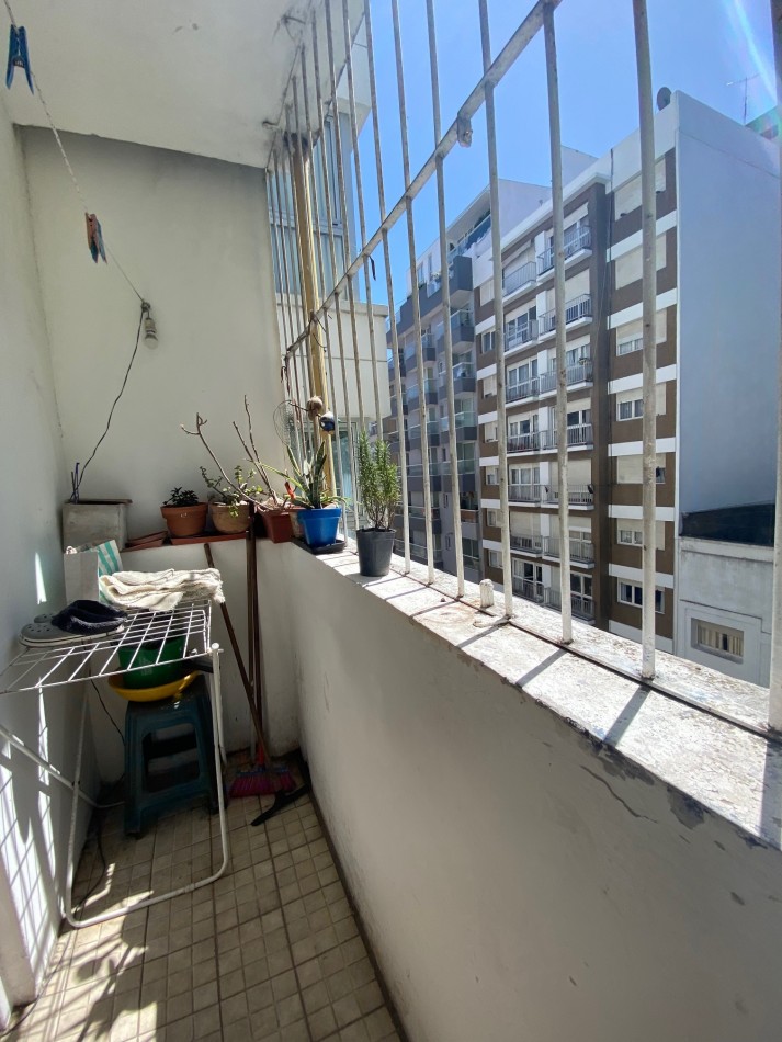 DEPARTAMENTO 3 AMB. A LA CALLE CON BALCON SALIENTE