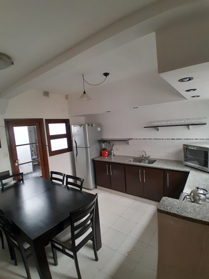 CASA EN ALQUILER USO COMERCIAL O PROFESIONAL ZONA PLAYA GRANDE