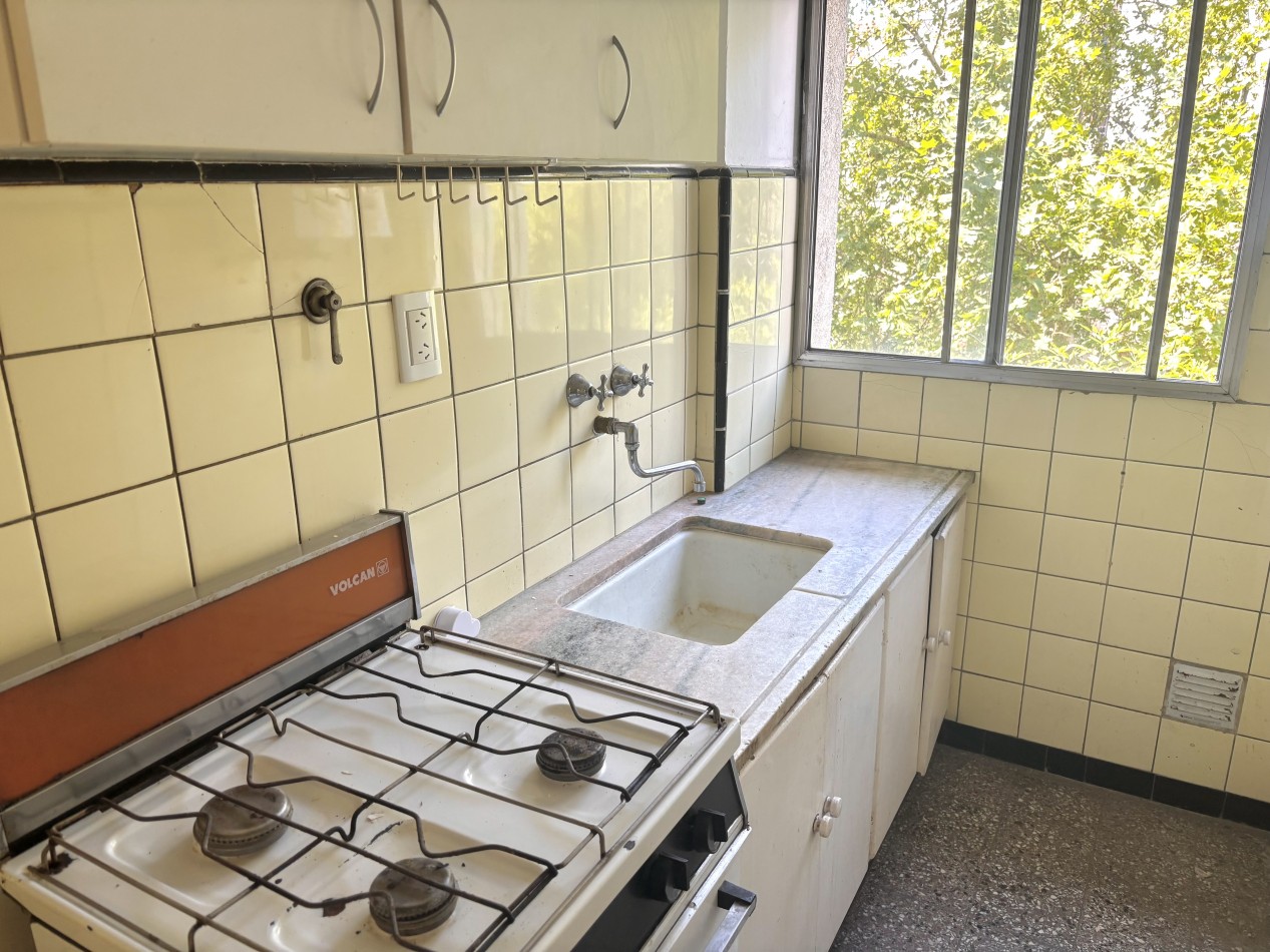 Departamento 1 ambiente desplazado a la calle con balcon frances