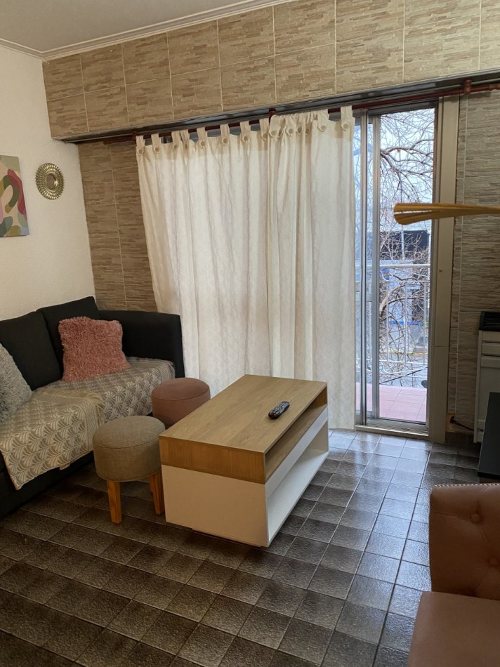 DEPARTAMENTO 4 AMB. A LA CALLE CON PATIO Y PARRILLA