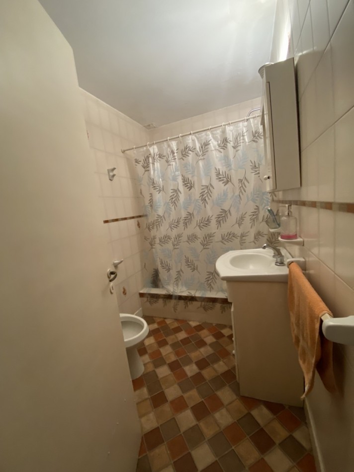 DEPARTAMENTO 4 AMB. A LA CALLE CON PATIO Y PARRILLA