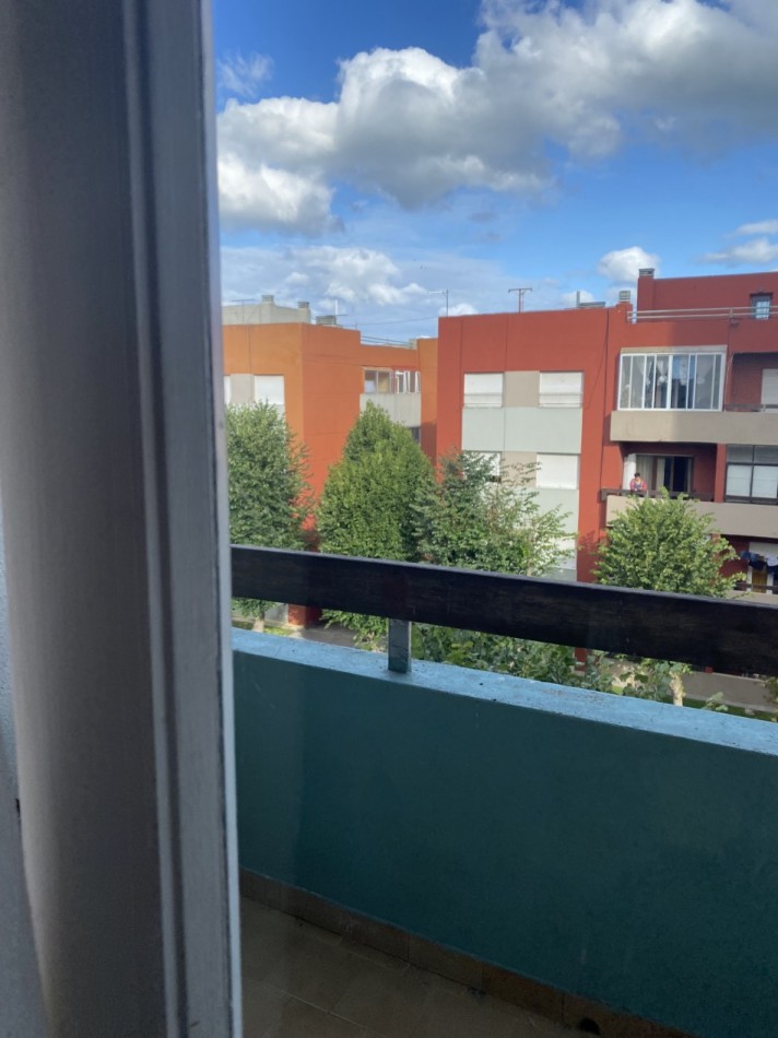 TRES AMB.CON BALCON SALIENTE