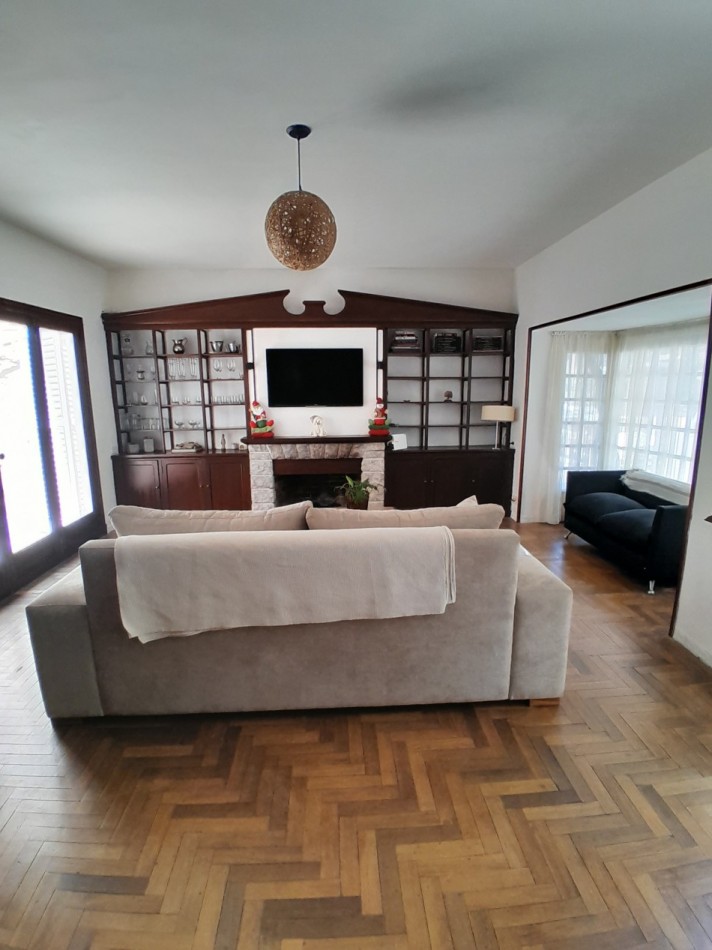CASA EN ALQUILER USO COMERCIAL O PROFESIONAL ZONA PLAYA GRANDE