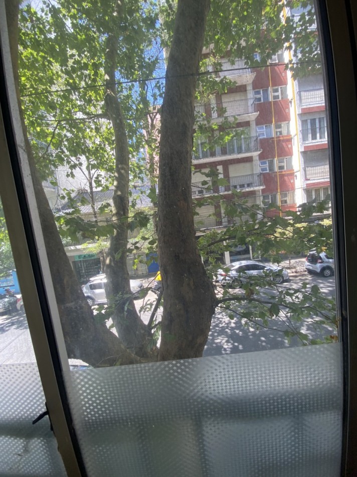 ALQUILER 2 AMB. A LA CALLE CON BALCON SALIENTE