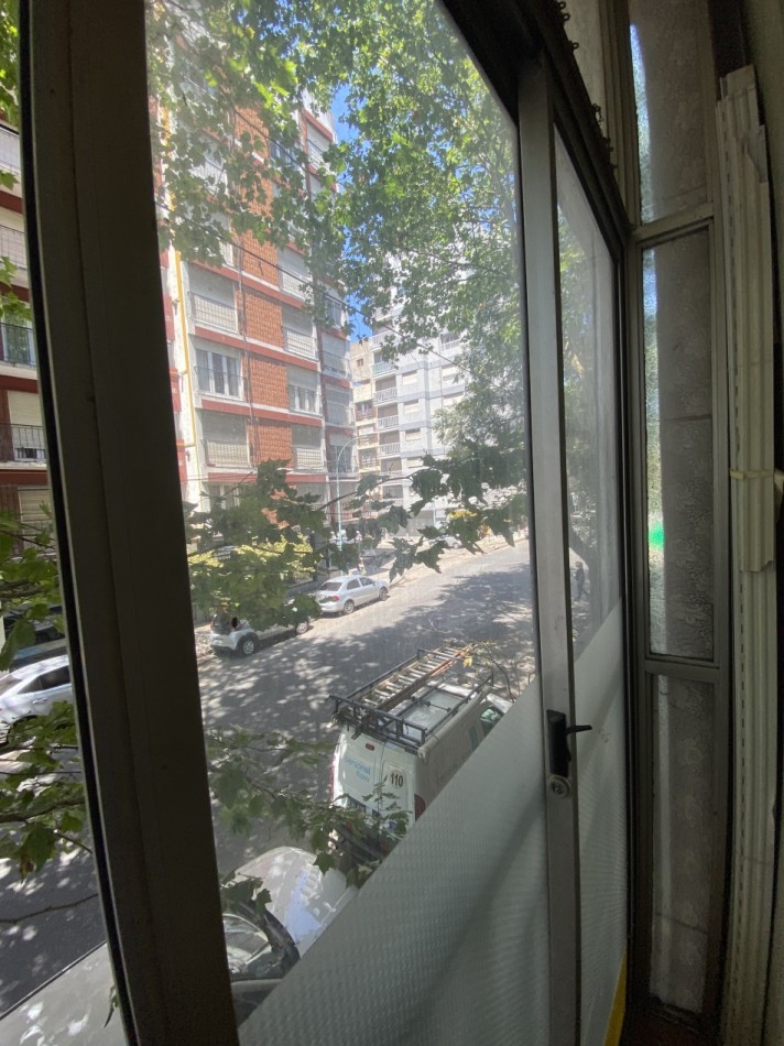 ALQUILER 2 AMB. A LA CALLE CON BALCON SALIENTE