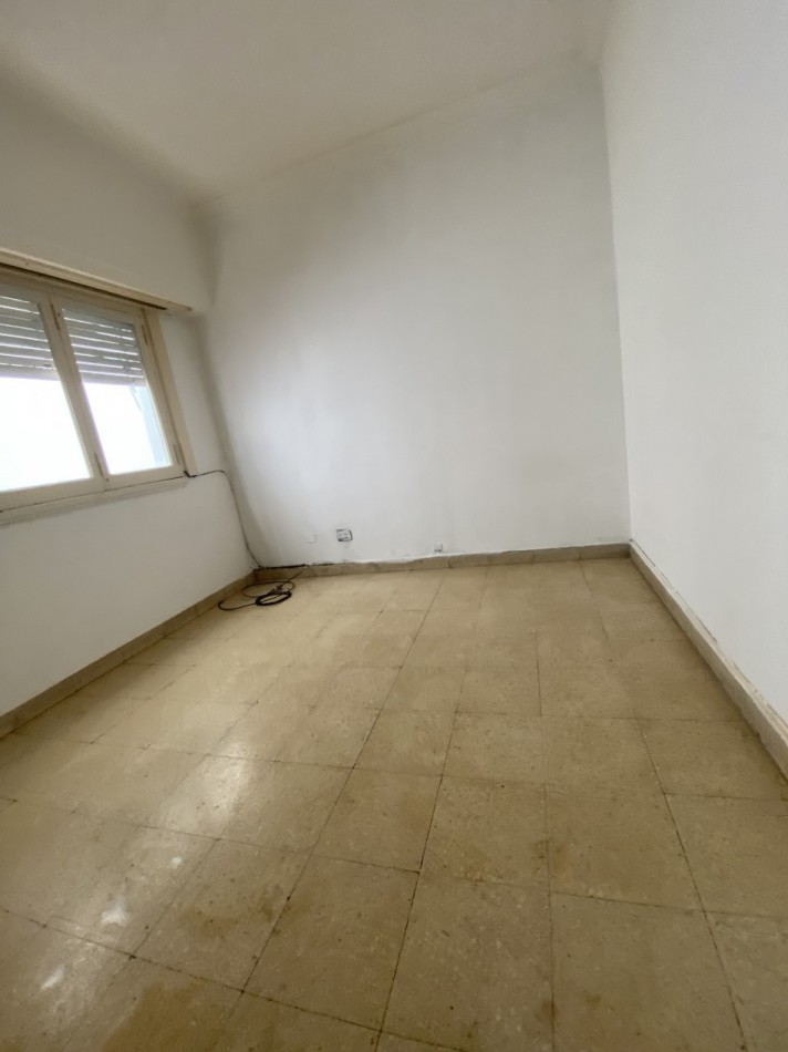 ALQUILER 2 AMB. A LA CALLE CON BALCON SALIENTE