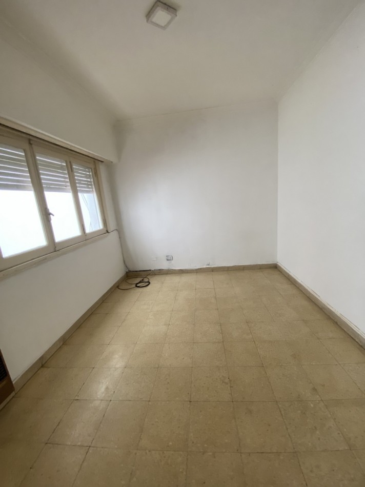 ALQUILER 2 AMB. A LA CALLE CON BALCON SALIENTE