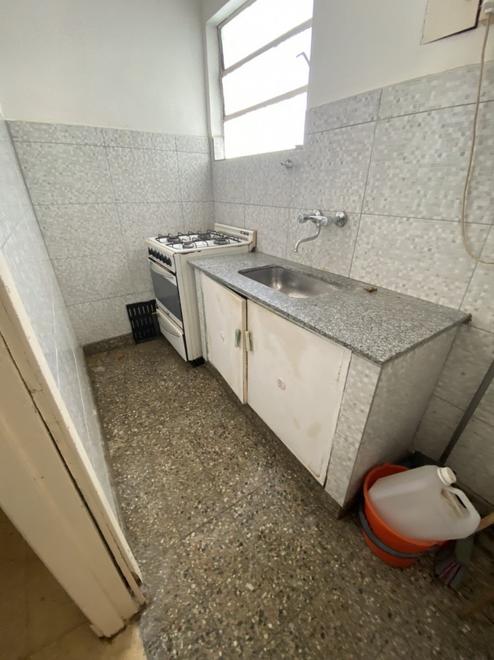 ALQUILER 2 AMB. A LA CALLE CON BALCON SALIENTE