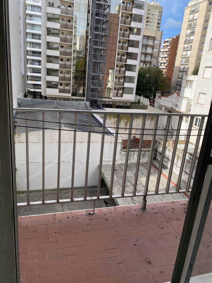 DEPARTAMENTO DOS AMB CON BALCON SALIENTE