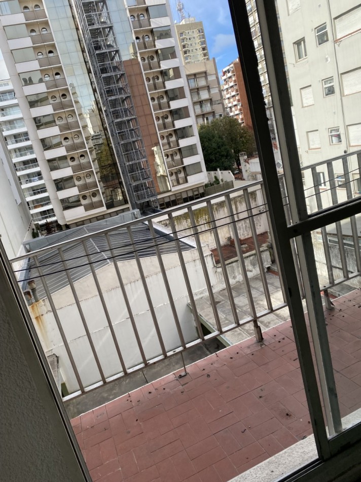 DEPARTAMENTO DOS AMB CON BALCON SALIENTE