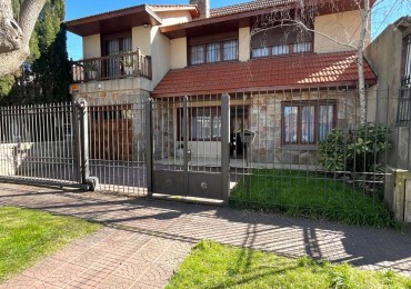 CHALET 5 AMB. CON PARQUE 