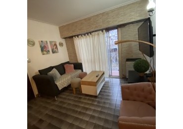 DEPARTAMENTO 4 AMB. A LA CALLE CON PATIO Y PARRILLA