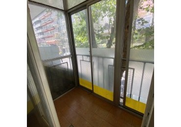 ALQUILER 2 AMB. A LA CALLE CON BALCON SALIENTE